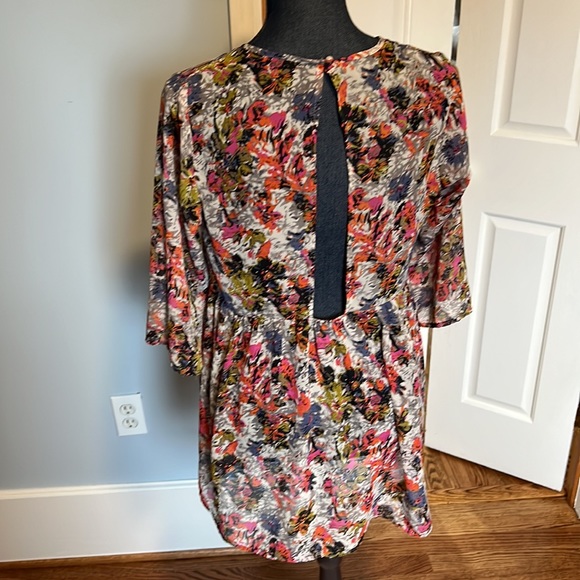 Happening in the present sheer blouse size medium abstract floral print - Picture 3 of 5
